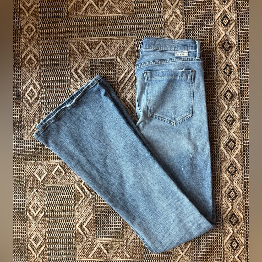 GOLDSIGN Distressed Flared Jeans w/ White Stitch Detail Size 29